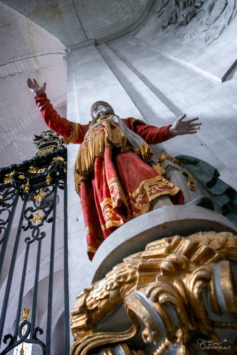 Statue